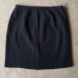EUC 🖤 Black Petite Skirt Karen Scott